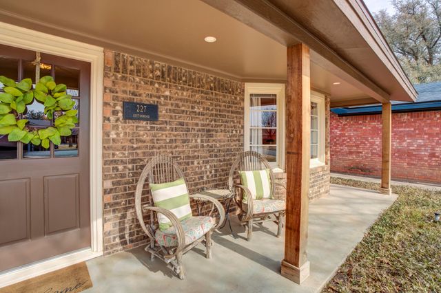 227 Cottonwood Lane, Levelland, TX 79336