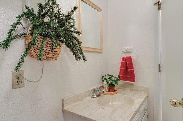 227 Cottonwood Lane, Levelland, TX 79336