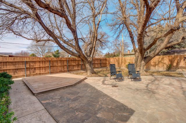 227 Cottonwood Lane, Levelland, TX 79336