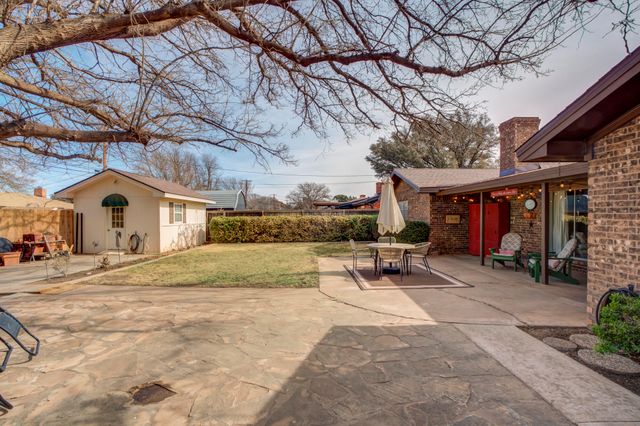 227 Cottonwood Lane, Levelland, TX 79336