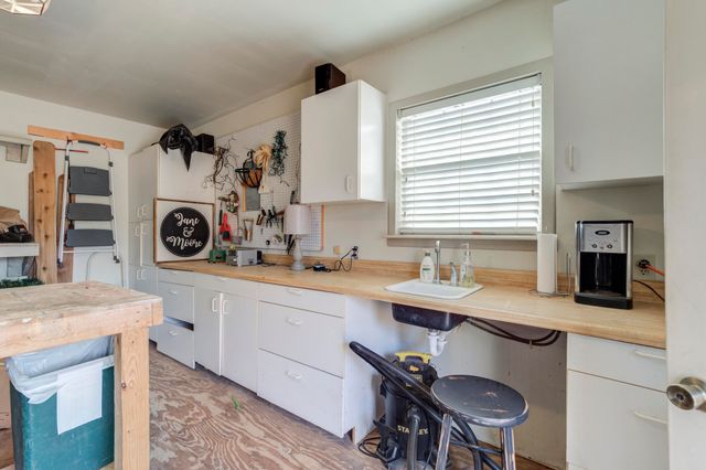 227 Cottonwood Lane, Levelland, TX 79336