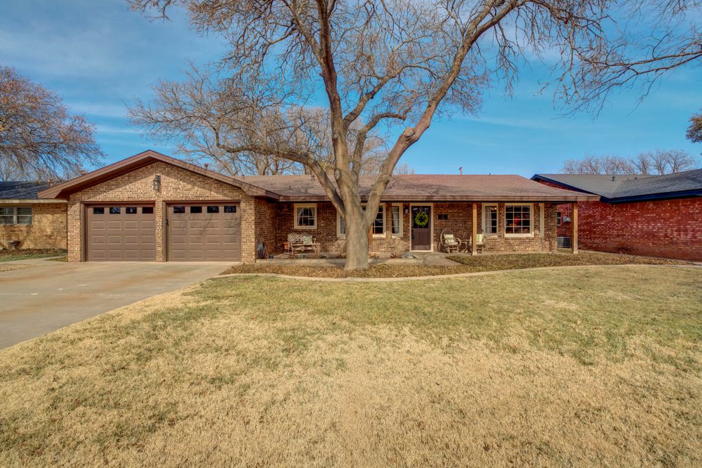 227 Cottonwood Lane, Levelland, TX 79336