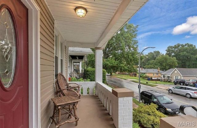4433 Tholozan Avenue, St Louis, MO 63116