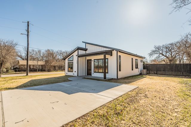 112 Stevens Street, Bridgeport, TX 76426