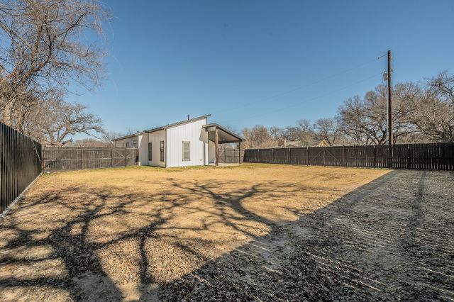 112 Stevens Street, Bridgeport, TX 76426