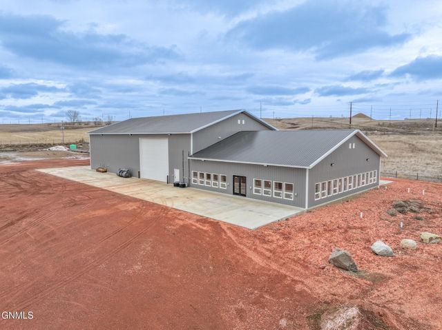 5624 Rooster Lane, Williston, ND 58801