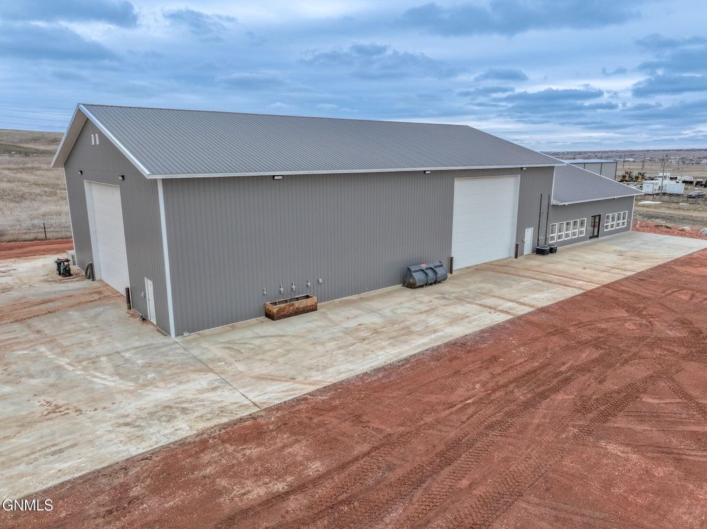 5624 Rooster Lane, Williston, ND 58801 photo 2
