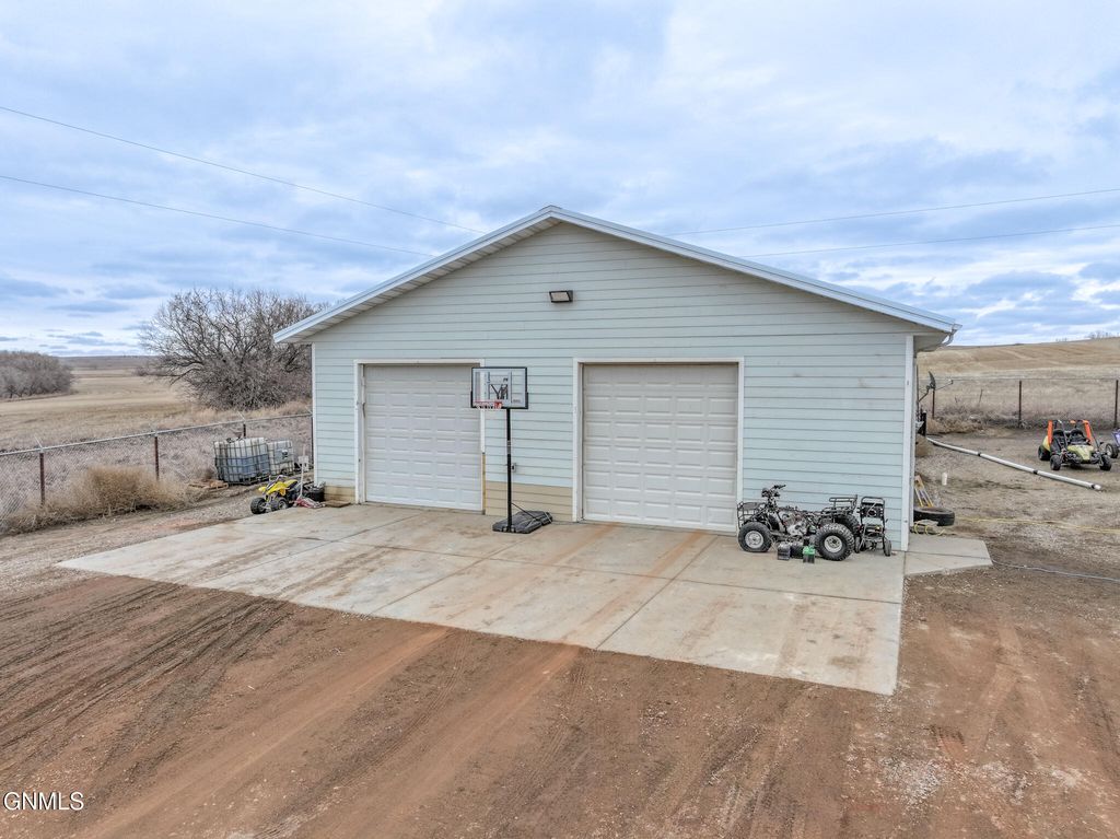 5624 Rooster Lane, Williston, ND 58801 photo 32
