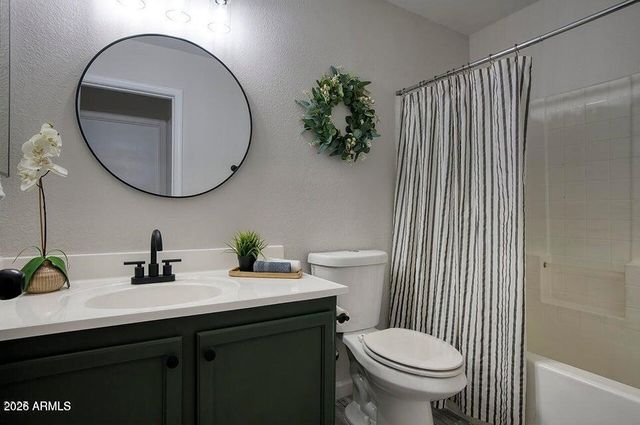 6403 W WINSLOW Avenue, Phoenix, AZ 85043