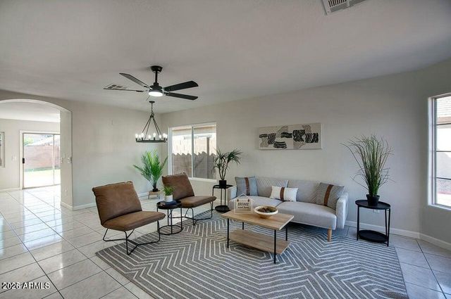 6403 W WINSLOW Avenue, Phoenix, AZ 85043