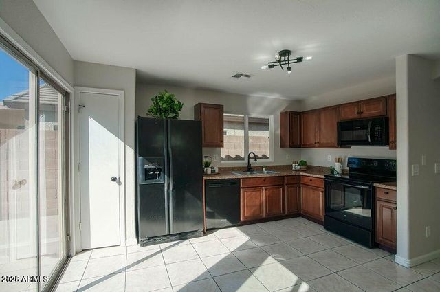 6403 W WINSLOW Avenue, Phoenix, AZ 85043