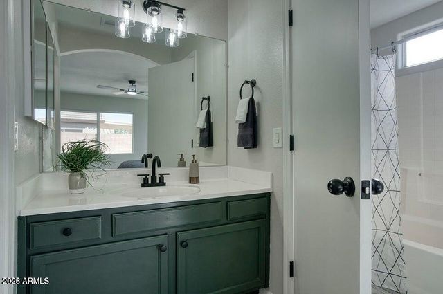 6403 W WINSLOW Avenue, Phoenix, AZ 85043