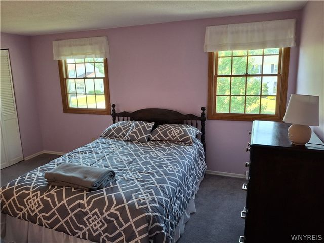 36 Southridge Drive, West Seneca, NY 14224
