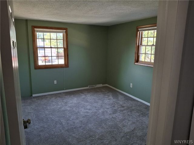 36 Southridge Drive, West Seneca, NY 14224