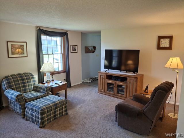 36 Southridge Drive, West Seneca, NY 14224