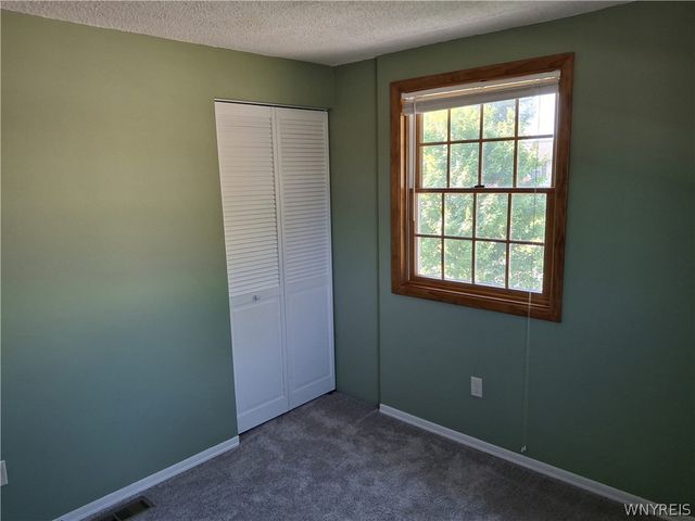 36 Southridge Drive, West Seneca, NY 14224