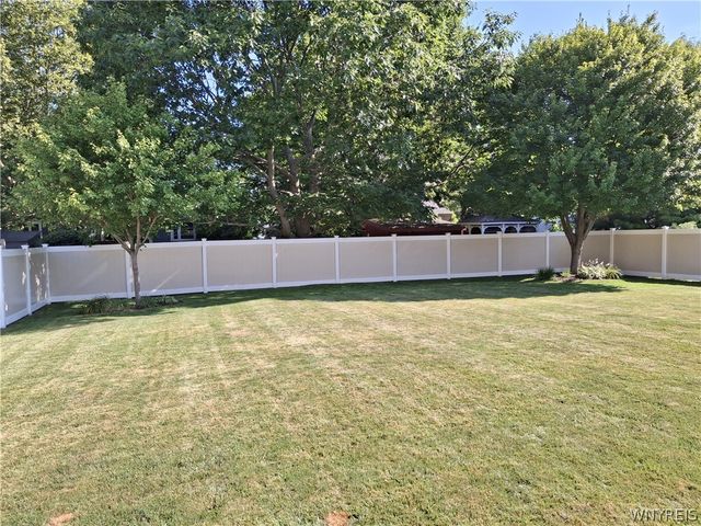 36 Southridge Drive, West Seneca, NY 14224