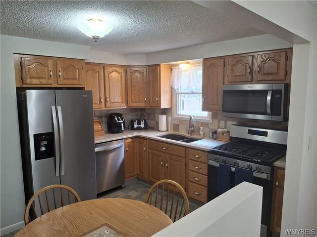 36 Southridge Drive, West Seneca, NY 14224