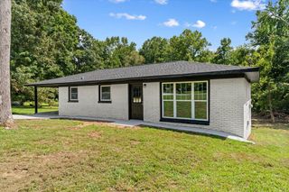 128 Robinhood Dr, Dalton, GA 30721