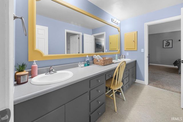 303 S Washington Street, Huntingburg, IN 47542