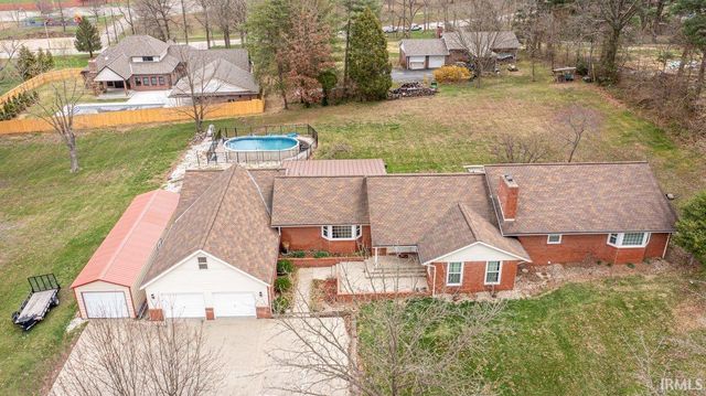 303 S Washington Street, Huntingburg, IN 47542