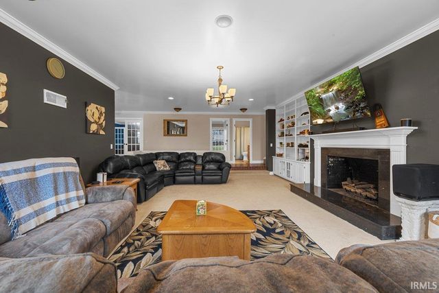 303 S Washington Street, Huntingburg, IN 47542