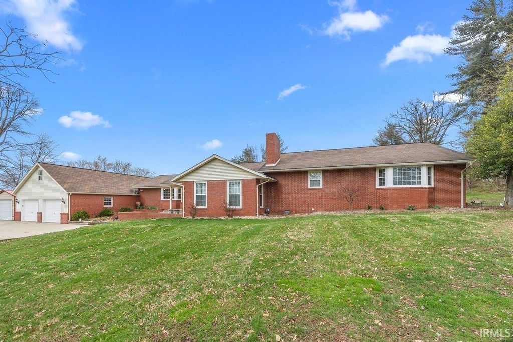 303 S Washington Street, Huntingburg, IN 47542