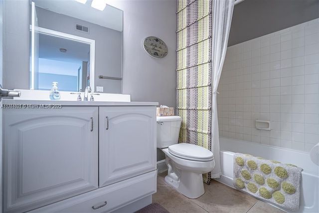 1245 SW 46th Avenue 1215, Pompano Beach, FL 33069