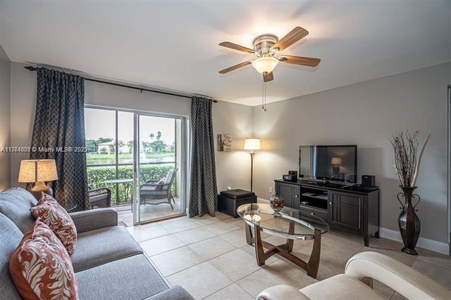 1245 SW 46th Avenue 1215, Pompano Beach, FL 33069