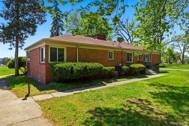 35564 Schoolcraft Road, Livonia, MI 48150