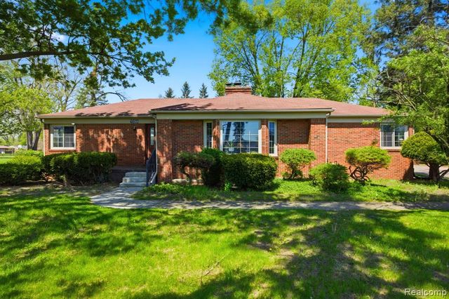 35564 Schoolcraft Road, Livonia, MI 48150