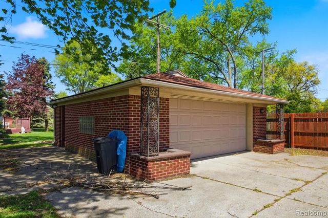 35564 Schoolcraft Road, Livonia, MI 48150