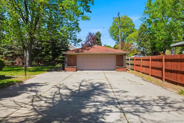 35564 Schoolcraft Road, Livonia, MI 48150