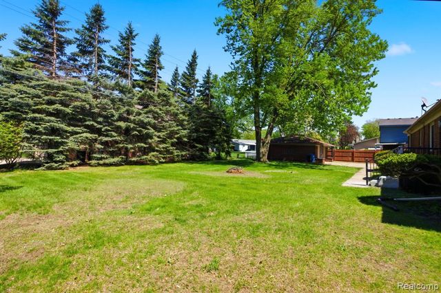 35564 Schoolcraft Road, Livonia, MI 48150