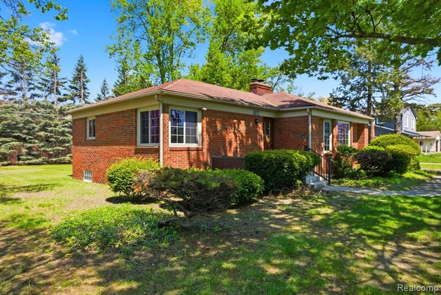 35564 Schoolcraft Road, Livonia, MI 48150
