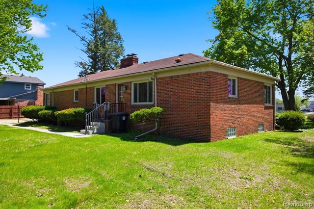 35564 Schoolcraft Road, Livonia, MI 48150