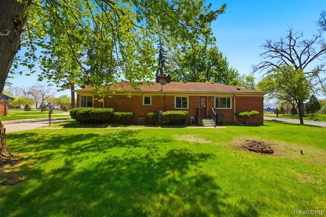 35564 Schoolcraft Road, Livonia, MI 48150