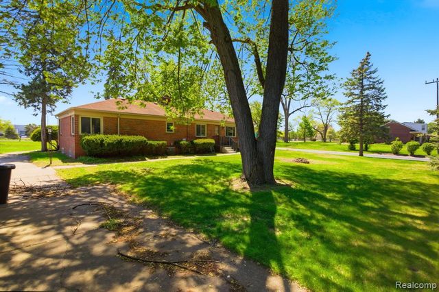 35564 Schoolcraft Road, Livonia, MI 48150