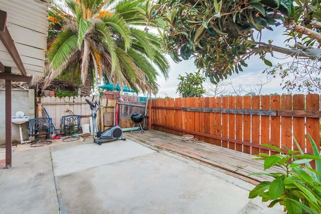 1034 BARTLETT DR, Vista, CA 92084