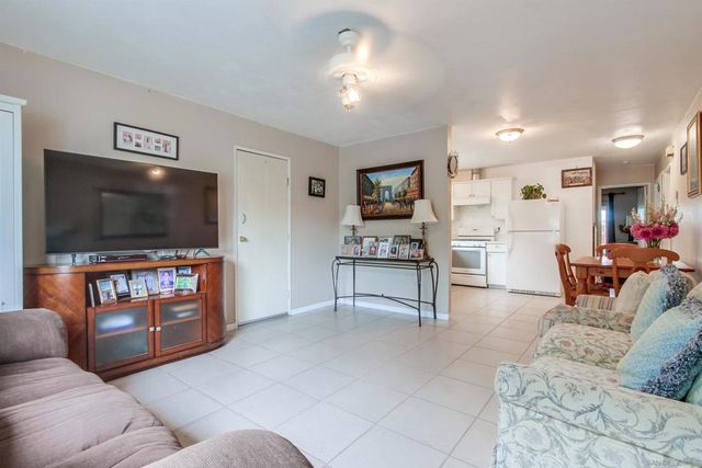 1034 BARTLETT DR, Vista, CA 92084