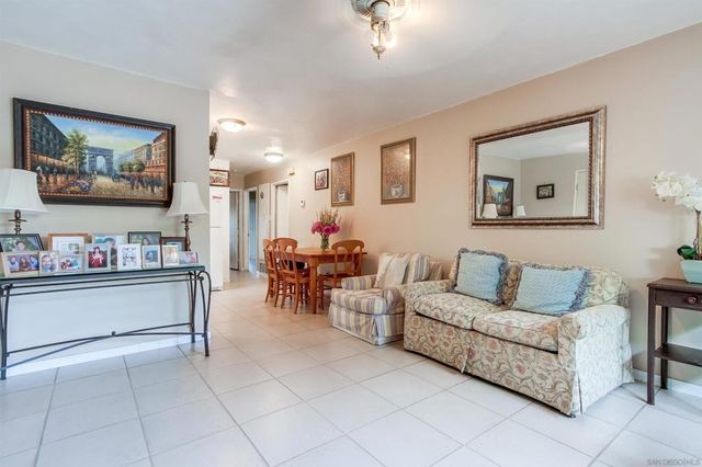 1034 BARTLETT DR, Vista, CA 92084