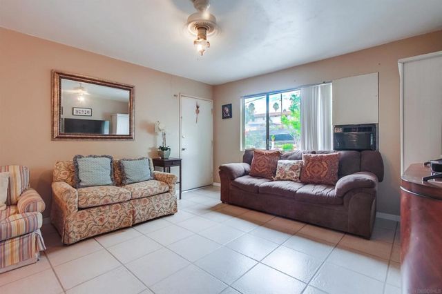 1034 BARTLETT DR, Vista, CA 92084