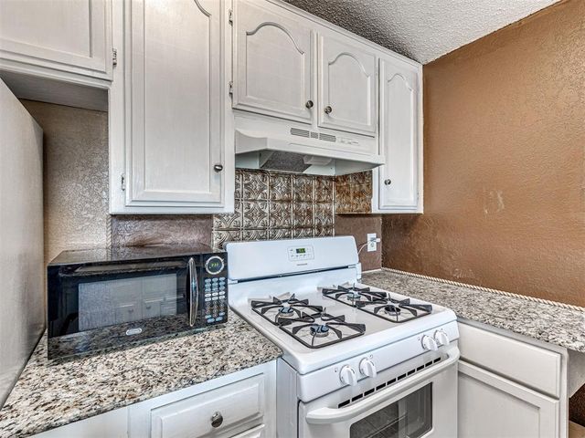 2143 Lonnie Lane, Moore, OK 73170