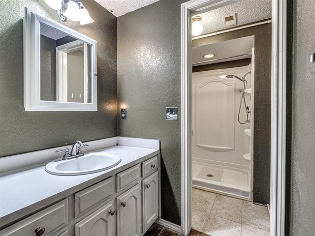 2143 Lonnie Lane, Moore, OK 73170