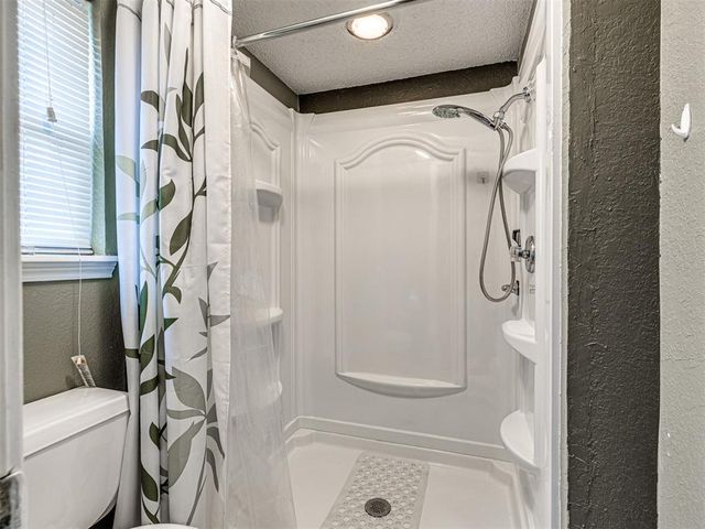 2143 Lonnie Lane, Moore, OK 73170