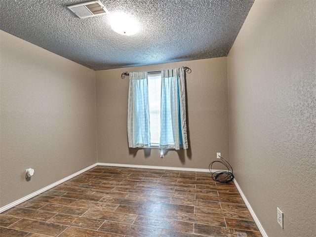 2143 Lonnie Lane, Moore, OK 73170