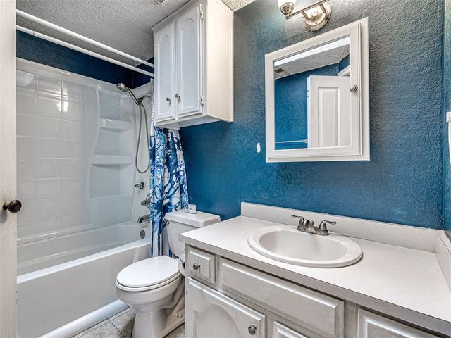 2143 Lonnie Lane, Moore, OK 73170