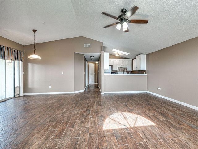 2143 Lonnie Lane, Moore, OK 73170
