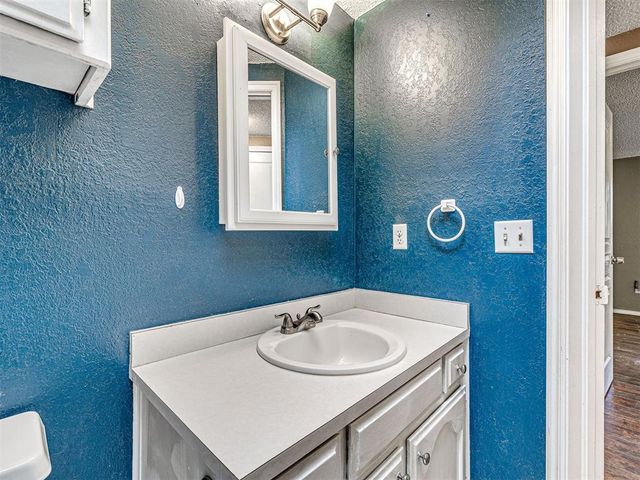2143 Lonnie Lane, Moore, OK 73170