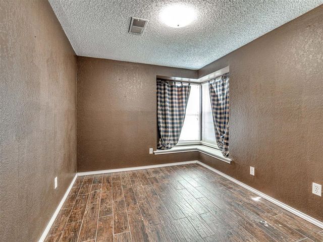 2143 Lonnie Lane, Moore, OK 73170